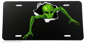 Alien Peeking 3D Effect Funny Joke Humor Black Metal License Plate - OwnTheAvenue